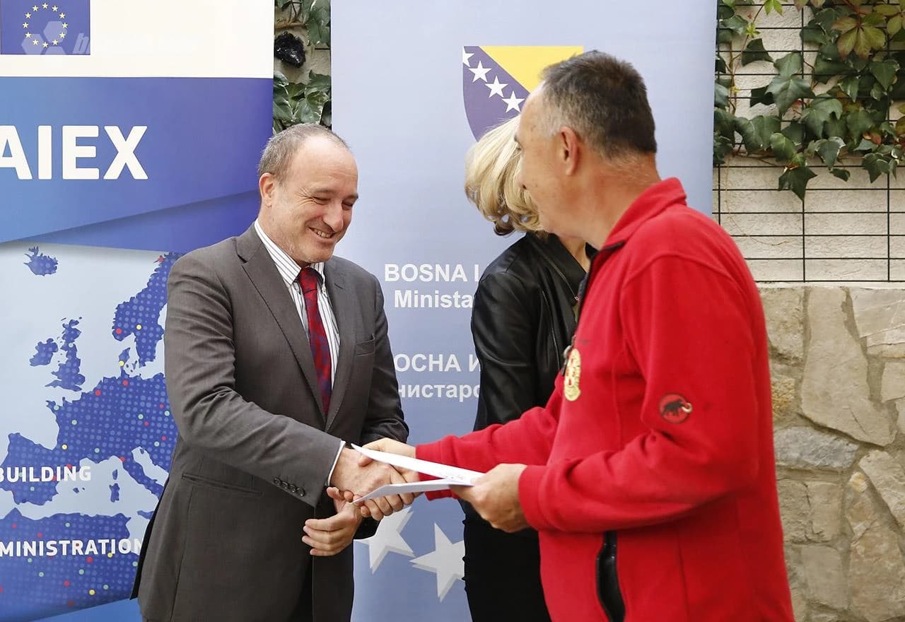 Pokazna vježba pripadnika gorskih službi spašavanja u Eko centru u Blagaju