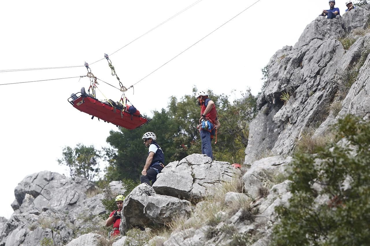 Pokazna vježba pripadnika gorskih službi spašavanja u Eko centru u Blagaju