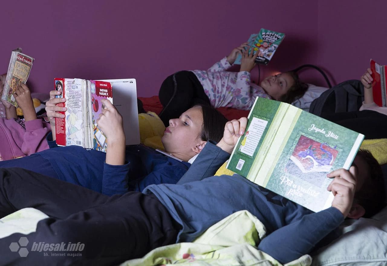 Mali Mostarci proveli noć u knjižnici 