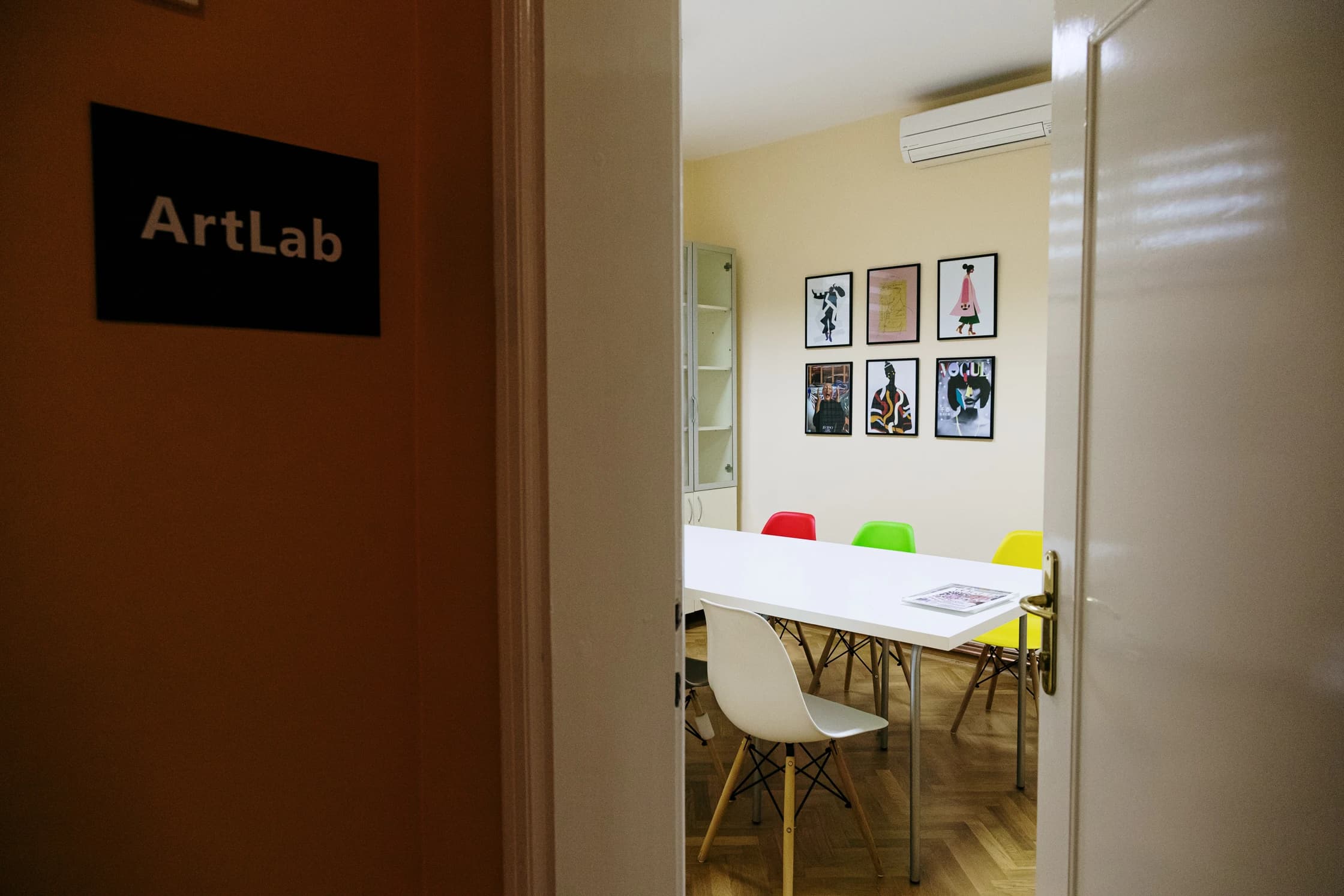 School&School, Mostar