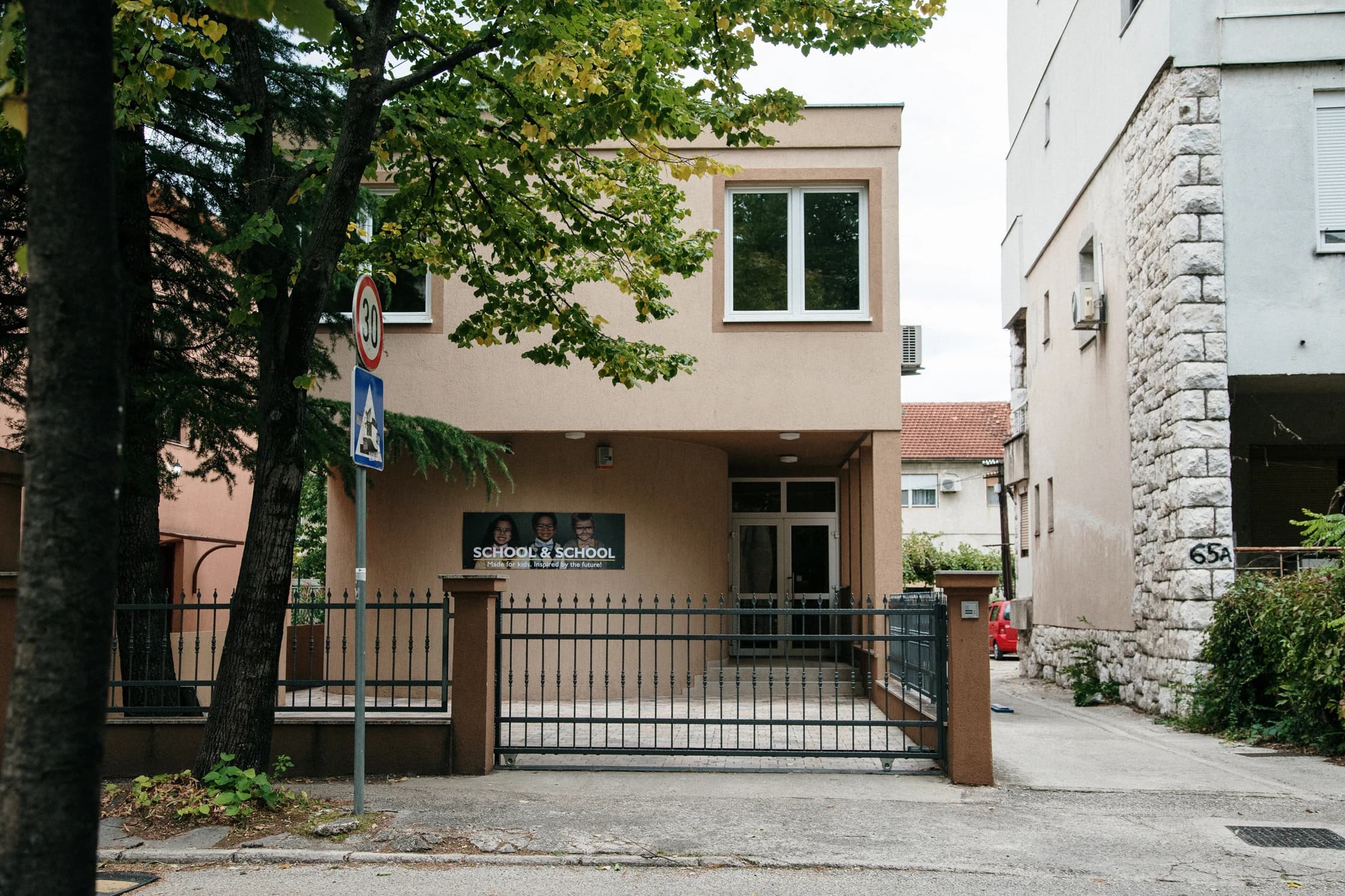 School&School, Mostar