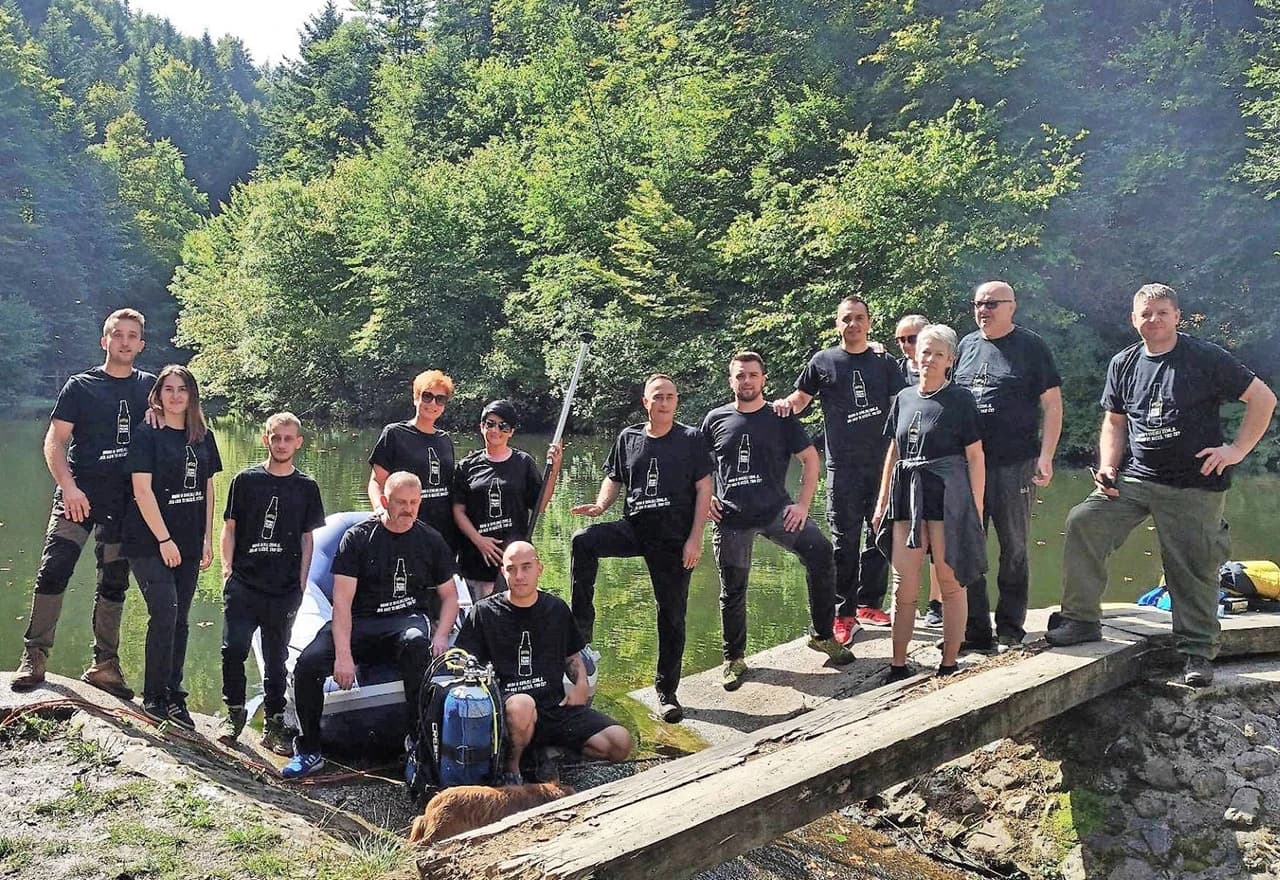 Volonteri koji su čistili oko Spomenika prirode Tajan