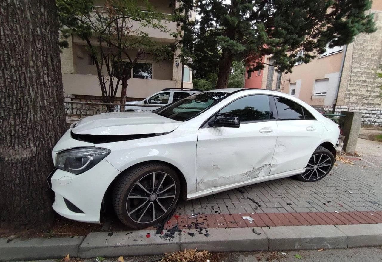 Mostar: Mercedes u stablu