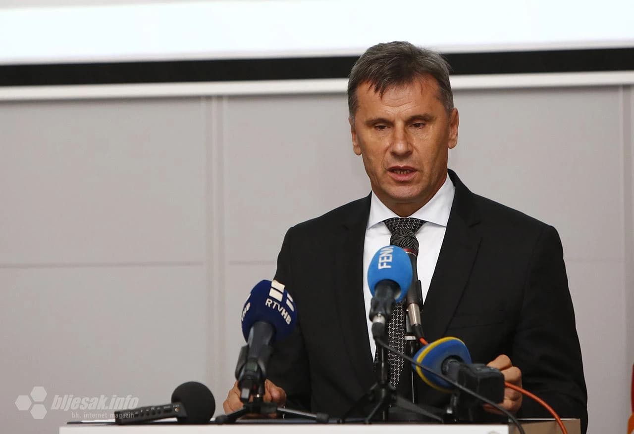 Prijatelji i kolege odali počast preminulom liječniku i ministru Vjekoslavu Mandiću