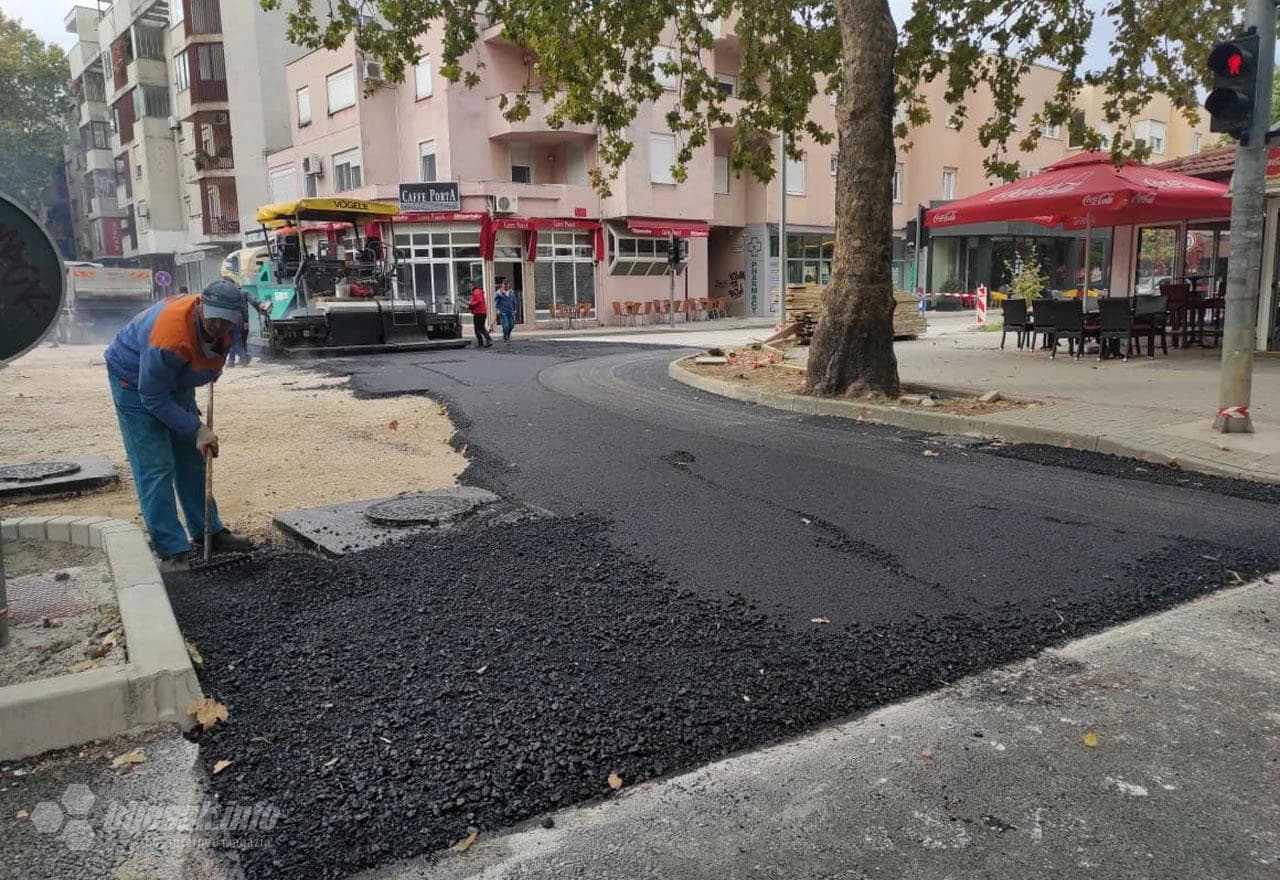 Asfaltira se križanje ceste M.6 sa ulicom Stjepana Radića.