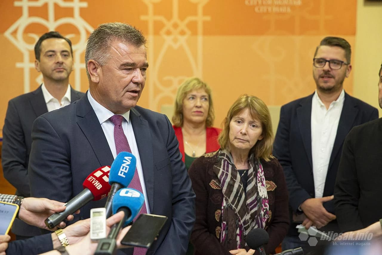 Mostarski vijećnici dobili nove laptope