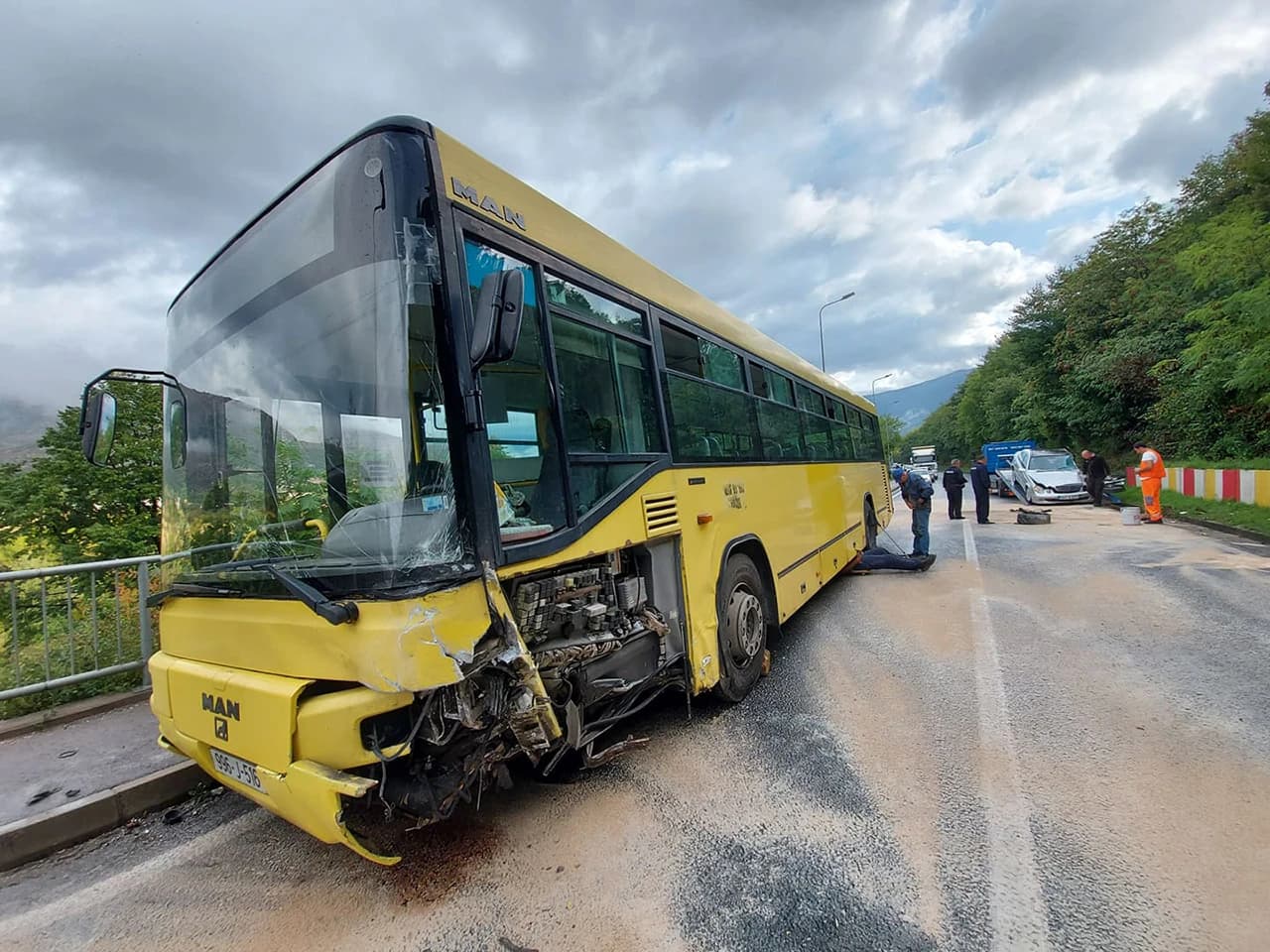 Sudar Mercedesa i gradskog autobusa