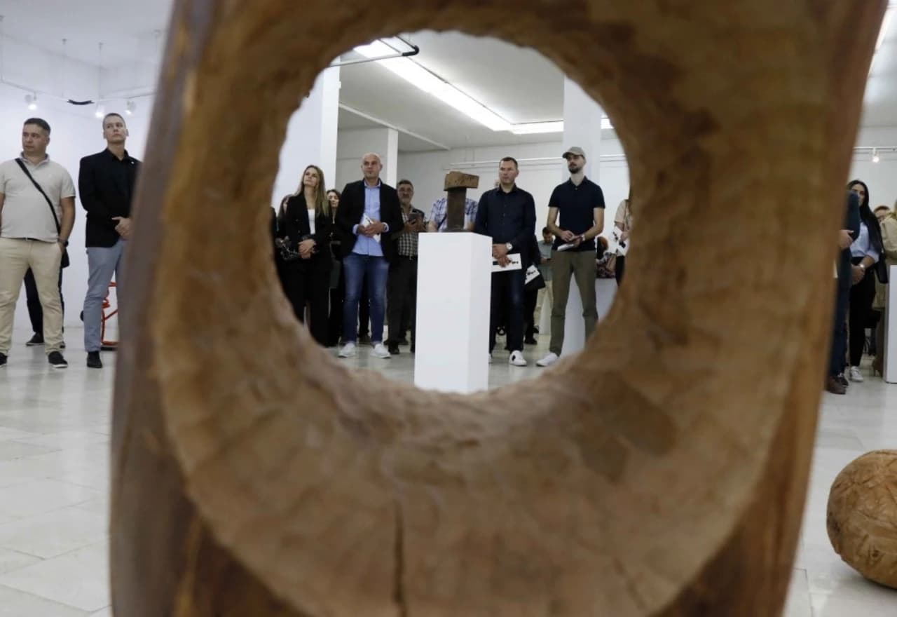 Izložba Žepački umjetnici otvorena u mostarskoj Kosači