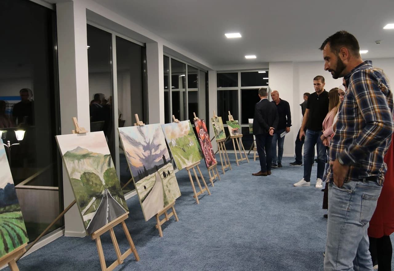 U Potocima otvorena izložba slika Azre Čopelj pod nazivom Hercegovinom