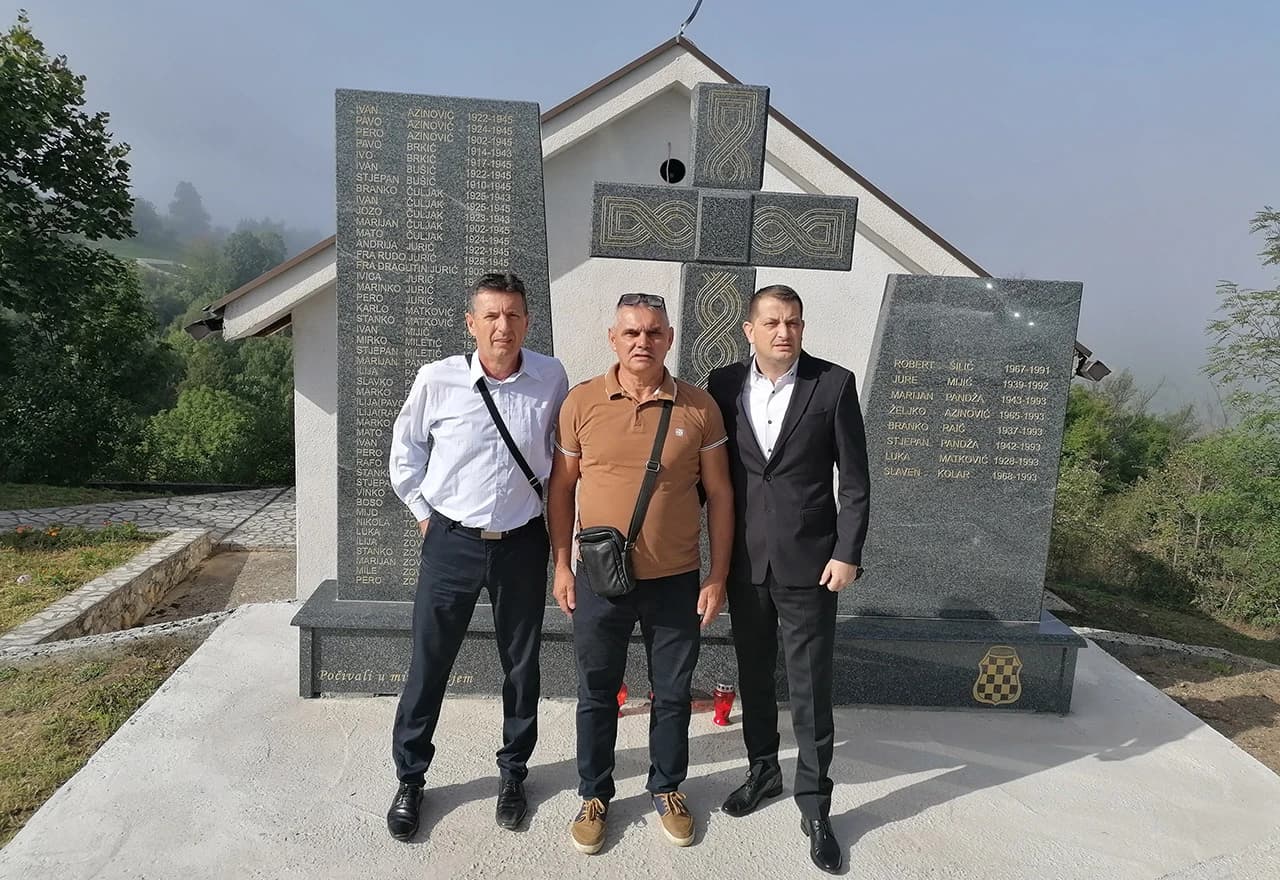 U Radešini služena sveta misa i održan je blagoslov Spomen obilježja