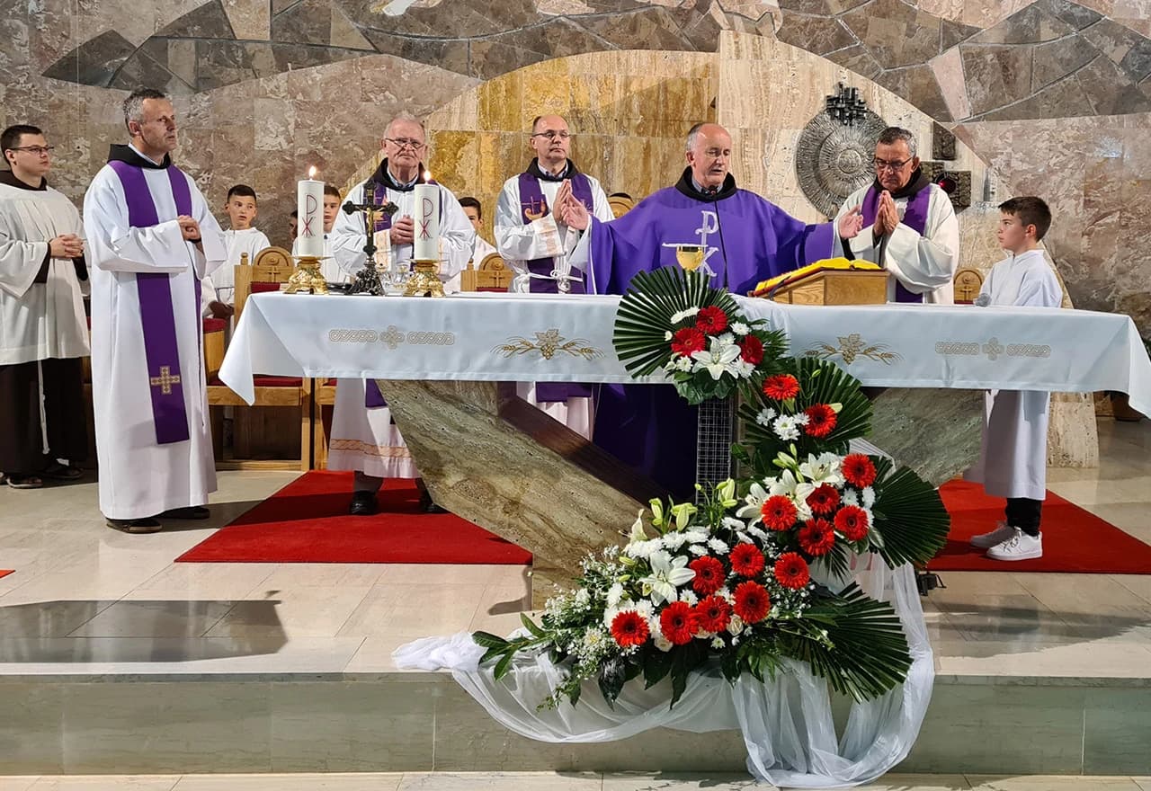 Kočerin: Slavljena Sveta misa u spomen na sve poginule i nestale župljane