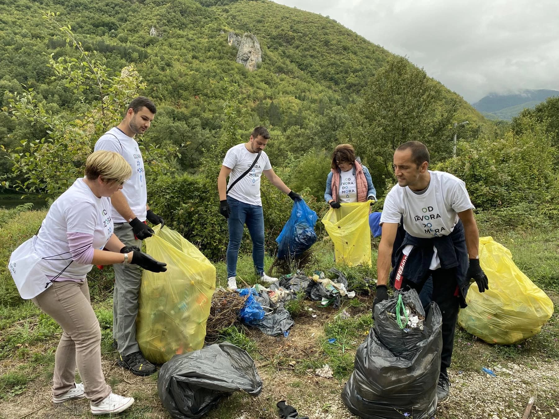 Aktivisti i građani u Rudom okupili se na Coca-Colinom projektu prikupljanja ambalažnog otpada