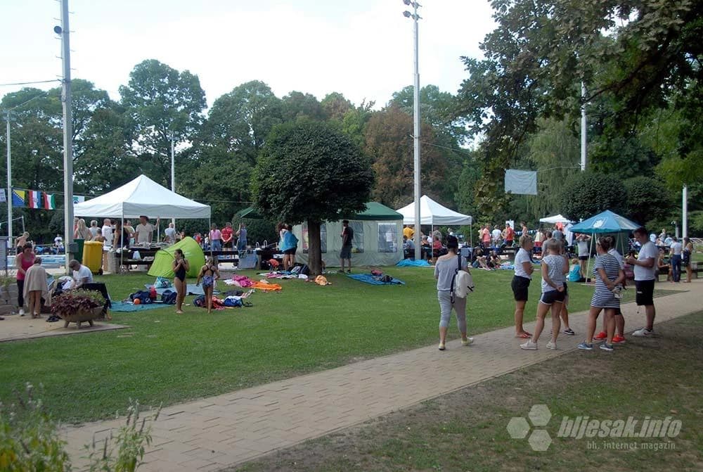 …nigdje nijedne maske :)