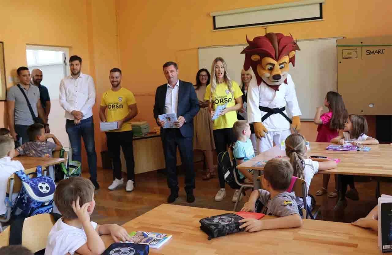 Mostarski osnovci uz Super Lea sigurno do škole