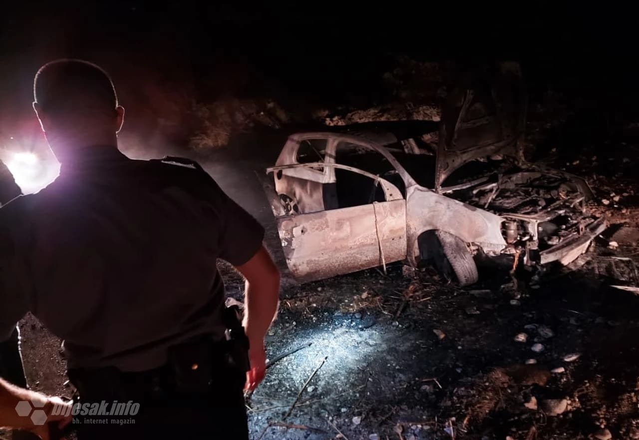 Zapaljeni automobil Golf 5 na Brkanovom brdu