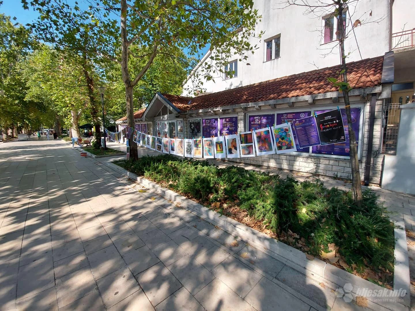 Izložba na mostarskoj šetnici