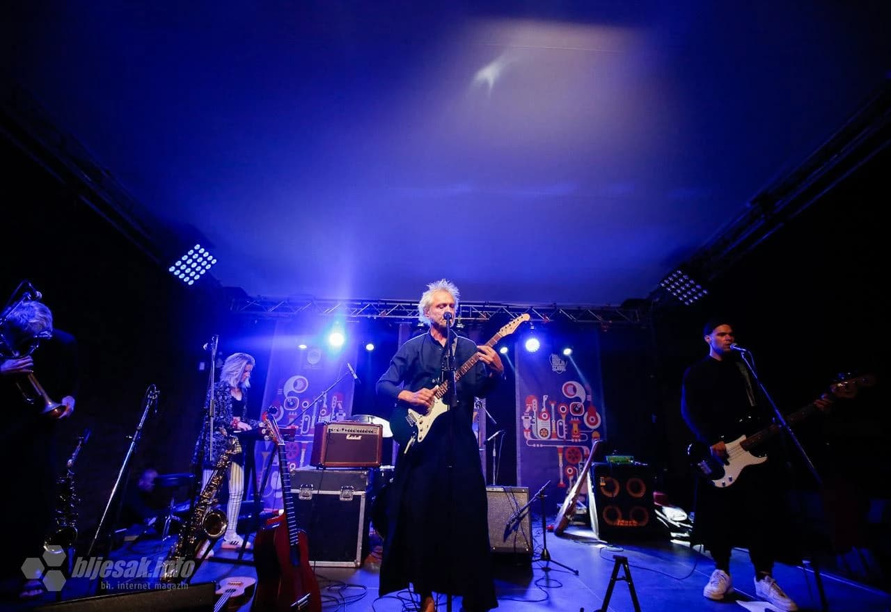 Darko Rundek raspjevao Stari Grad 