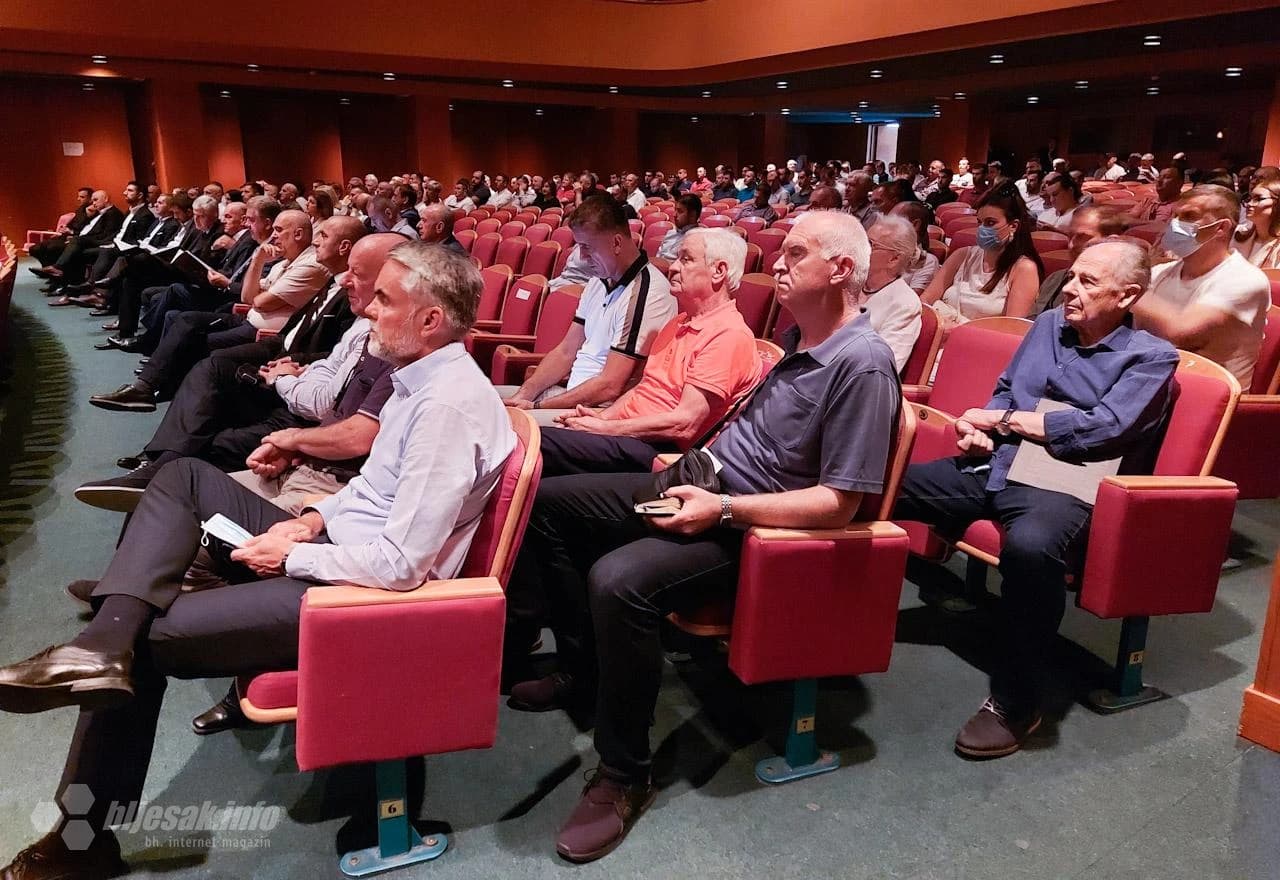 S promocije Monografije 25. godina božićnog malonogometnog turnira