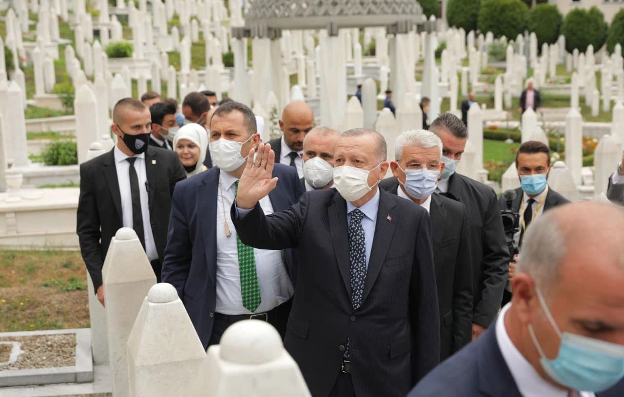 Turski predsjednik je obišao mezar prvog predsjednika RBiH