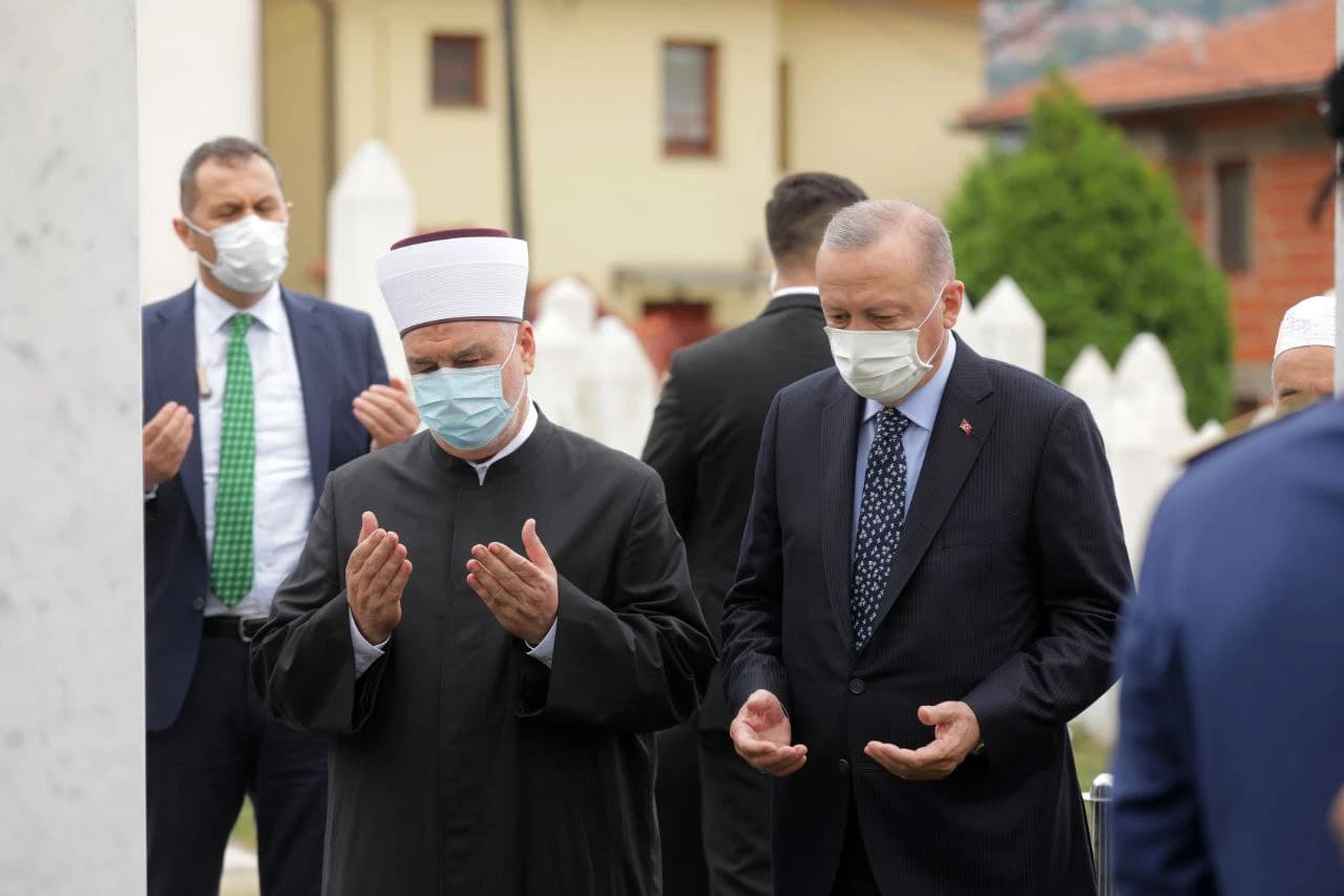 Erdogan na mezaru prvog predsjednika RBiH Alije Izetbegovića
