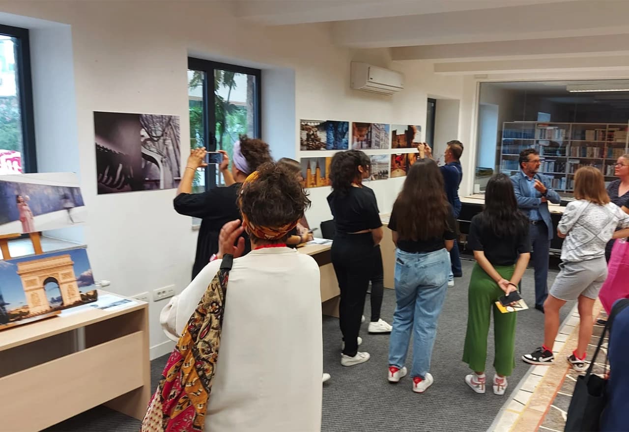 Okrenite mobitel prema izloženoj slici i prepustite se putovanju kroz kulturnu baštinu