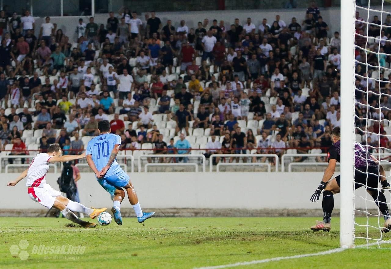 Tribine BIjelog brijega lijepo popunjene