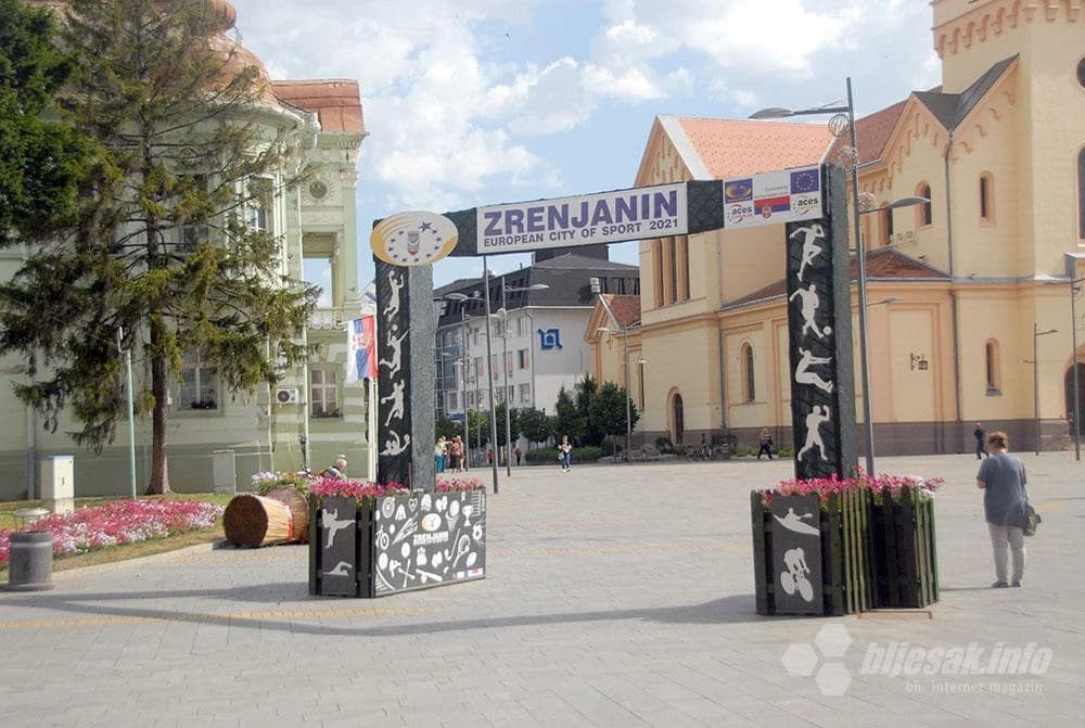 Jedan od ulaza na Trg slobode