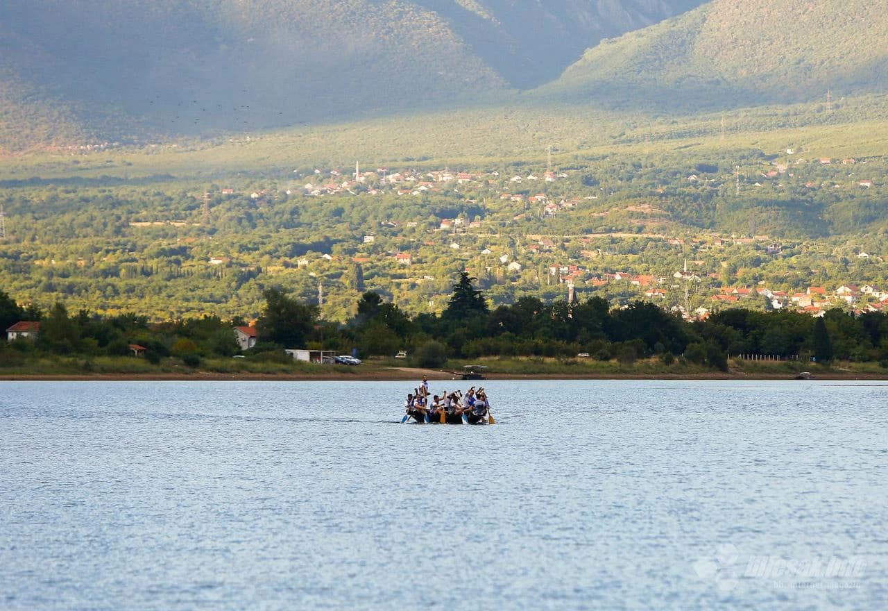 Na Mostarskom jezeru...