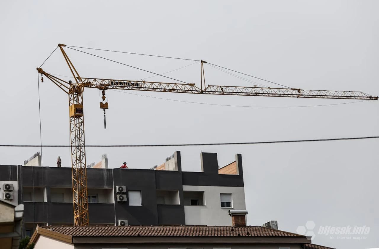 Počelo rušenje spornog šestog kata