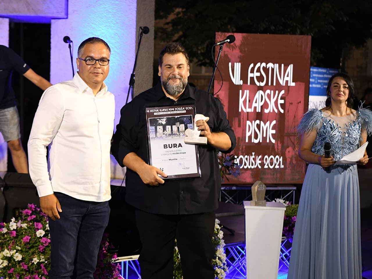  Posuški stećak i Bura klapi Munita iz Zadra