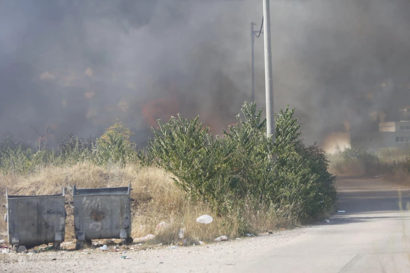 Rodoč: Mještani brane kuće od požara