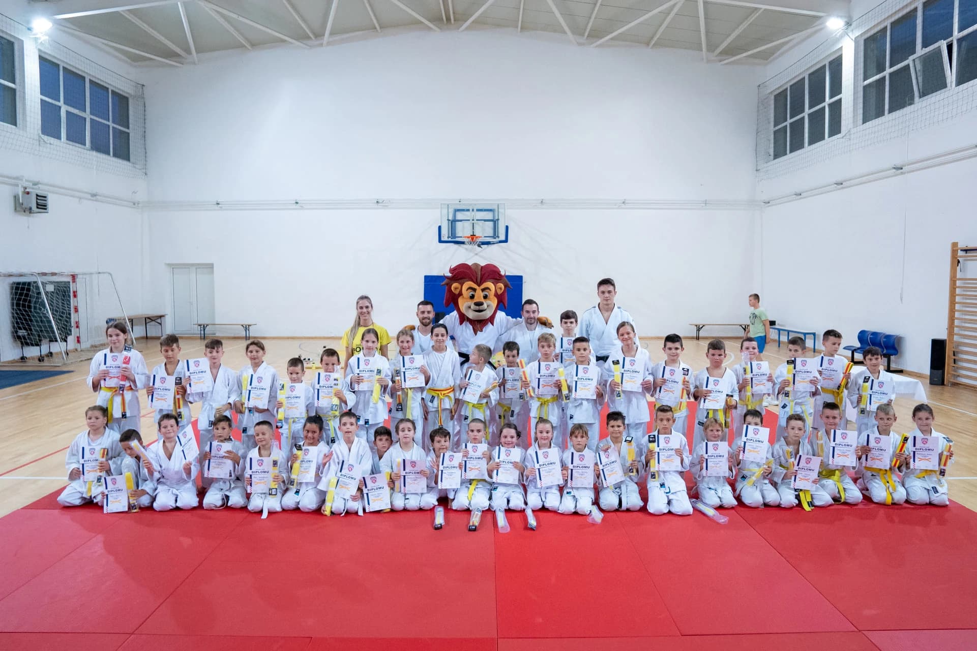 145 učenika Borse uspješno položilo za novi pojas