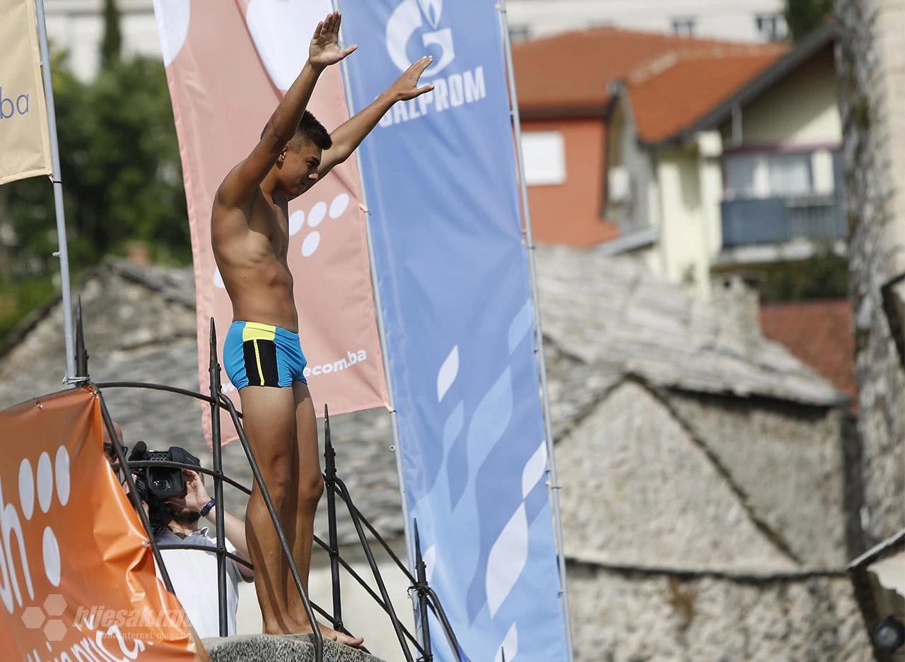 455. tradicionalni skokovi sa Starog mosta 