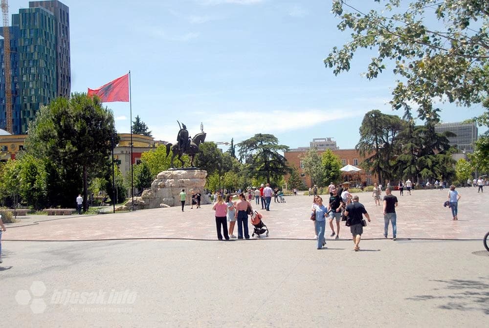 …Skenderbegovom trgu
