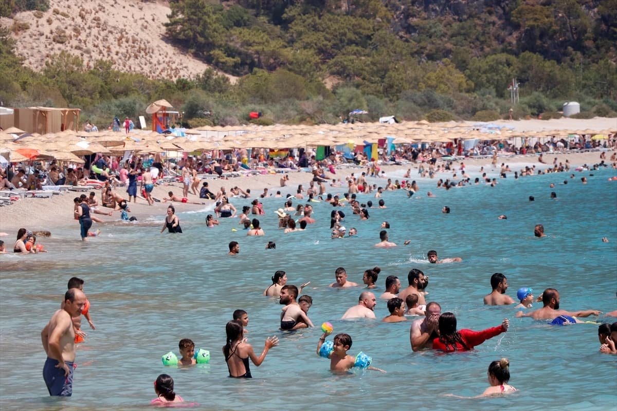 Kupači uživaju na predivnim plažama na egejskim obalama 