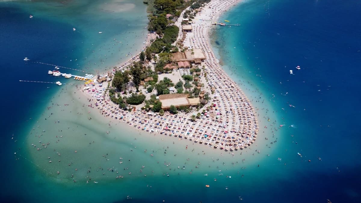 Kupači uživaju na predivnim plažama na egejskim obalama 