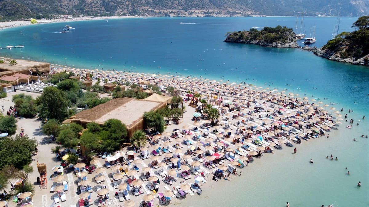 Kupači uživaju na predivnim plažama na egejskim obalama 