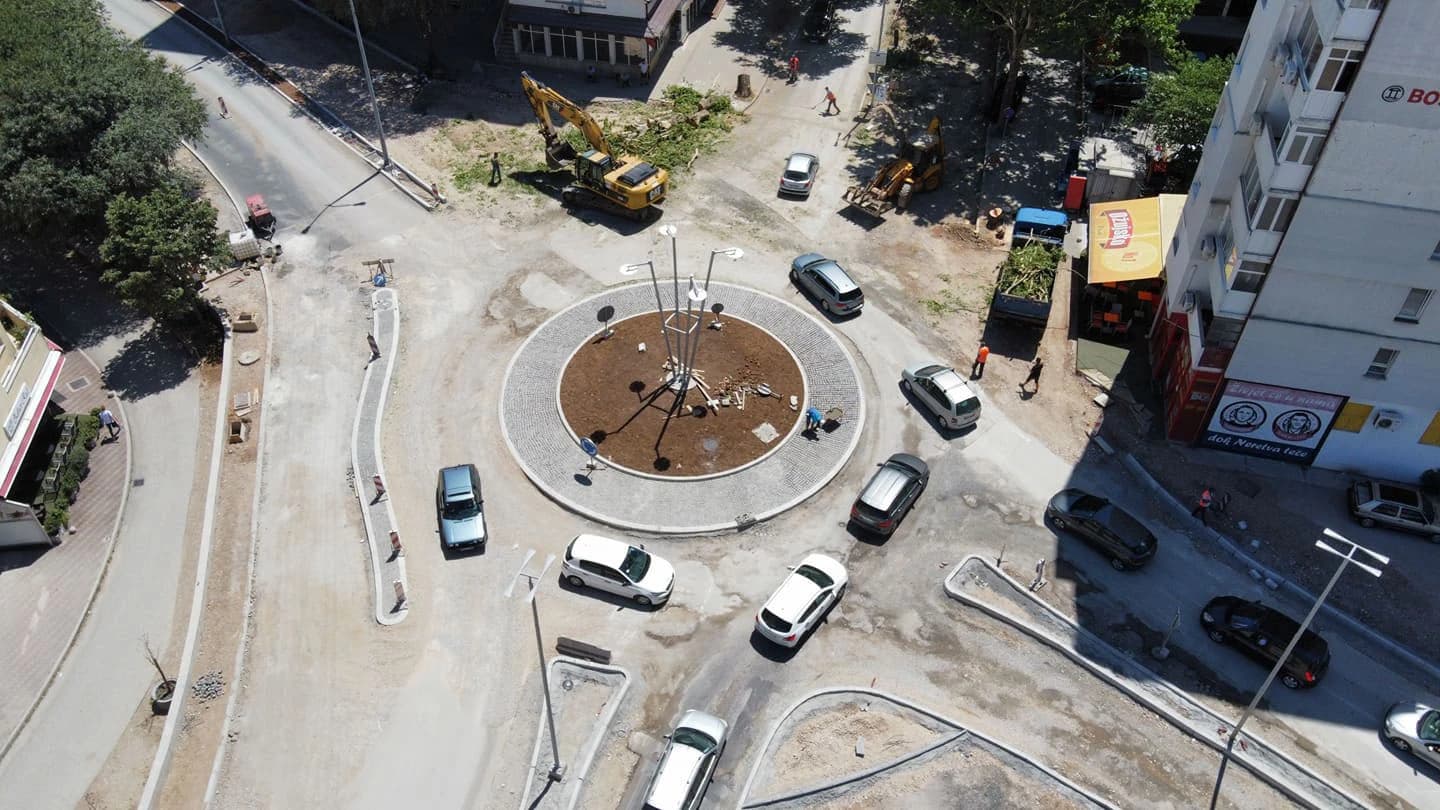 Uklanjaju se ostaci: Zbogom jednom od najstarijih platana na Aveniji