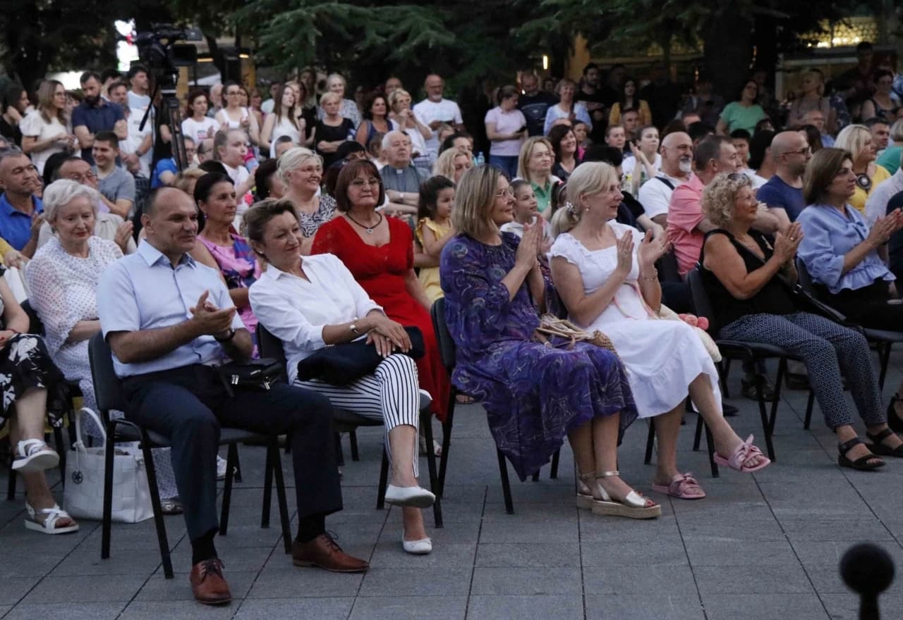 Stotine Mostaraca na koncertu Hrvatske glazbe Mostar 