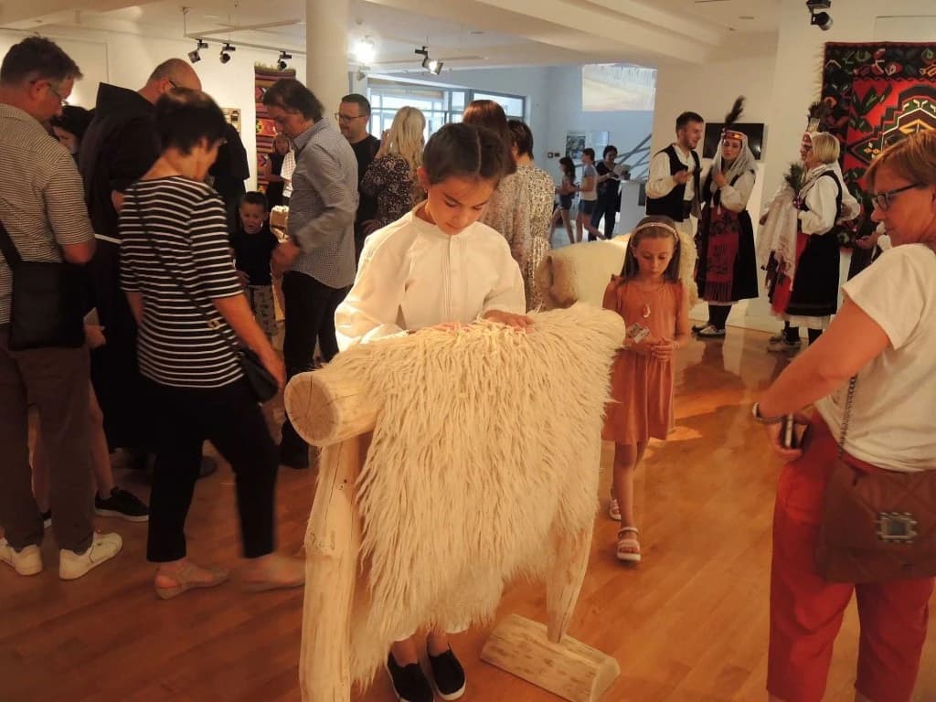 "Vuna - izložba tradicijskih predmeta i postupaka obrade vune"