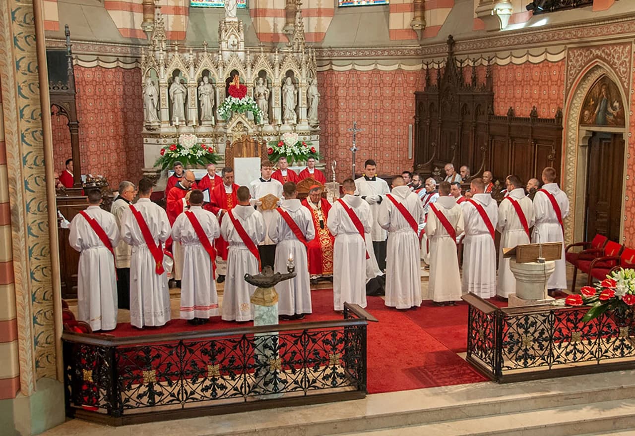 Ređenje svećenika u katedrali Srca Isusova u Sarajevu