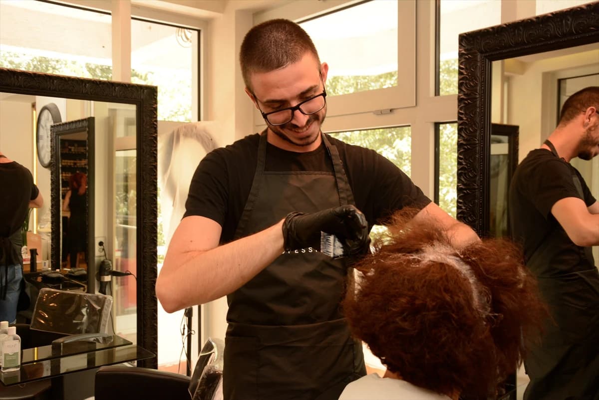 Mladi Mirza Silajdžić: Od doma za djecu bez roditeljskog staranja do uspješnog frizera u Mostaru