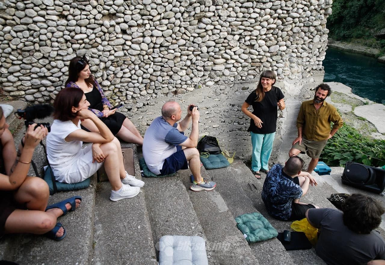 Izložba Toksične zemlje Mosta