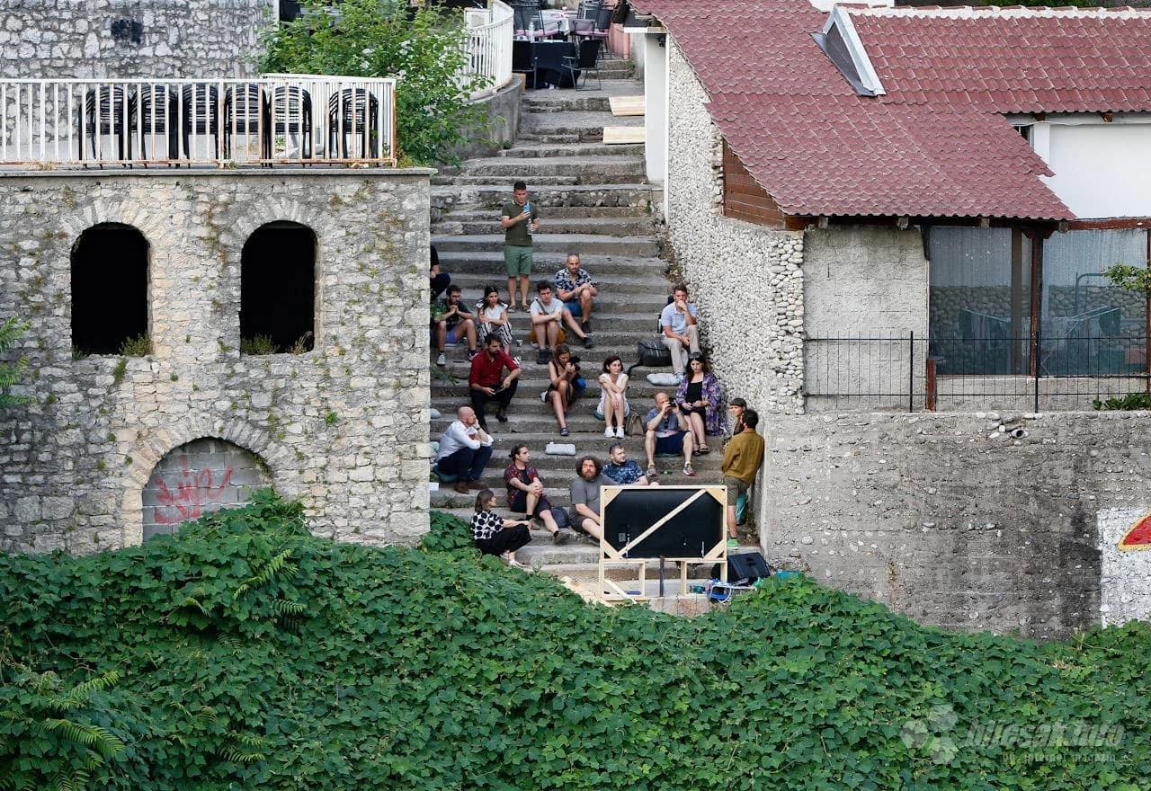 Izložba Toksične zemlje Mosta