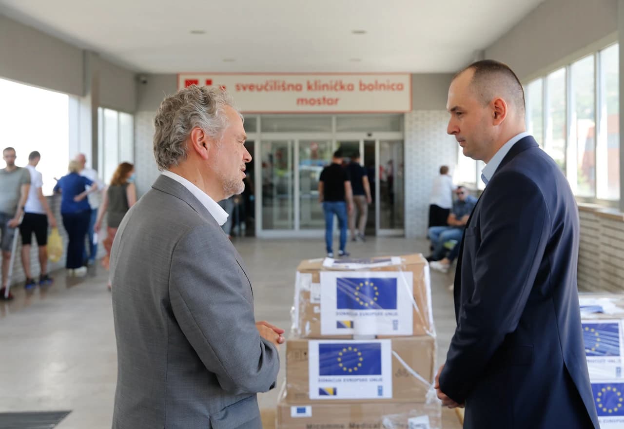 Sattler uručio vrijednu donaciju Mostaru u borbi protiv koronavirusa