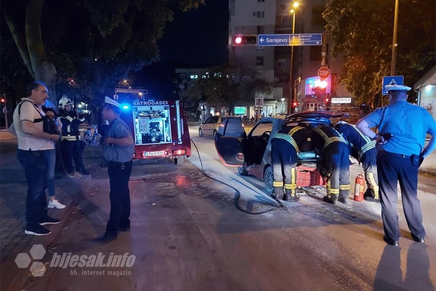 Mostar: Zapalio se Smart 