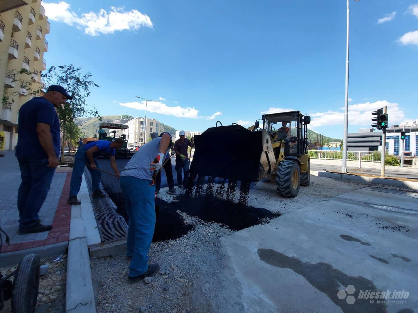 Postavljanje asfalta na drugoj prometnoj traci