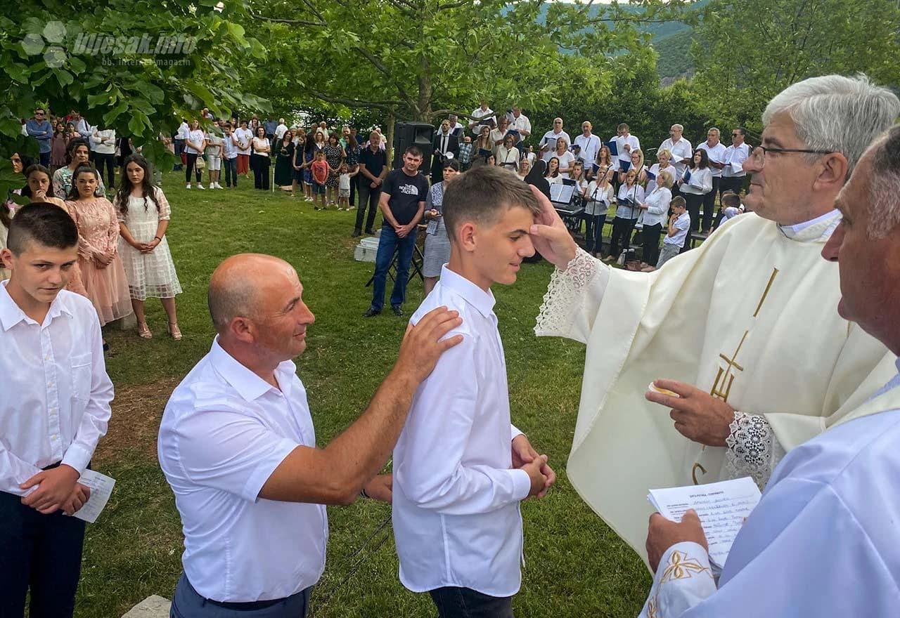 Krizma u Župi Presvetog Srca Isusova Potoci 