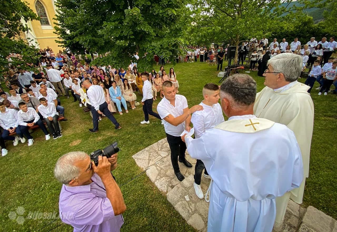 Krizma u Župi Presvetog Srca Isusova Potoci 