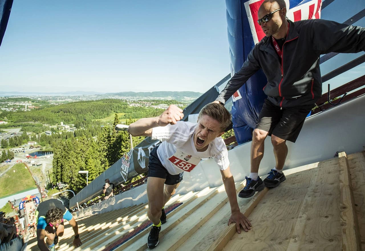 140 metara - vertikalna razlika između starta u podnožju i cilja na vrhu skakaonice, visina 40-katnice